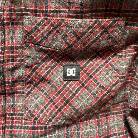 DC Longsleeve Button-Up, Size M NWOT - Picture 3 of 6